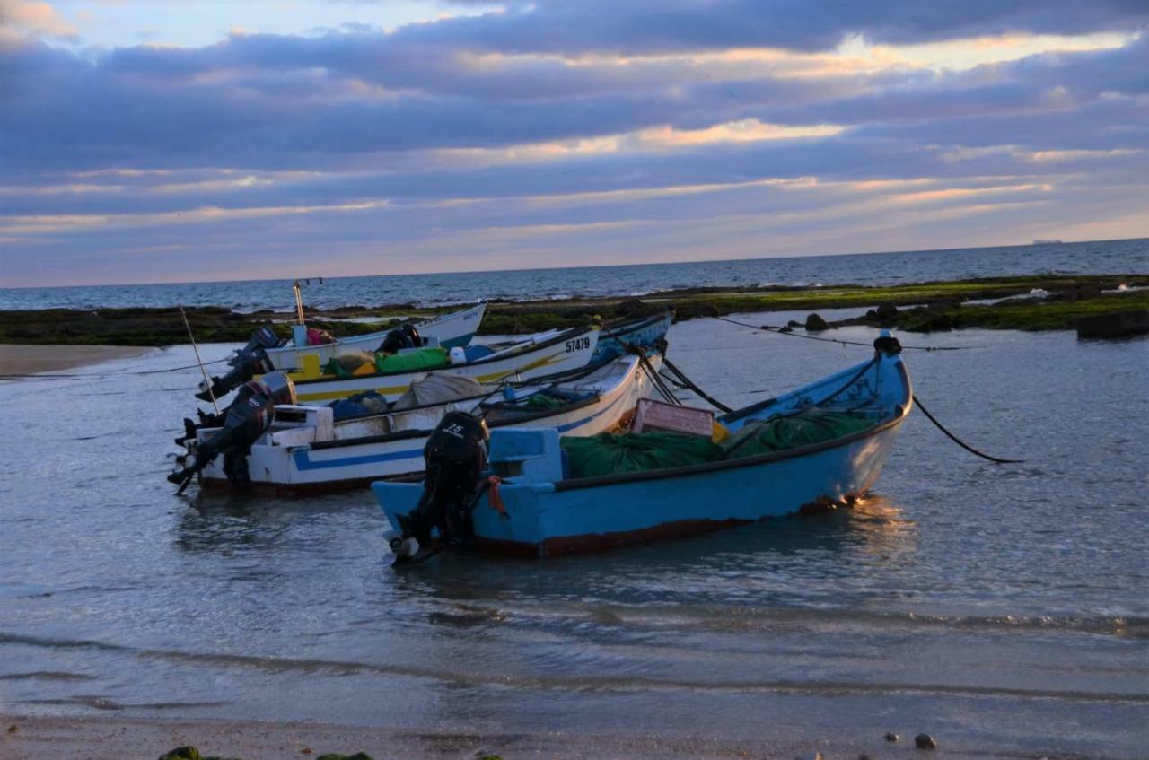 Juha'S Guesthouse - Zarqa Bay Jisr ez Zarqa Екстер'єр фото
